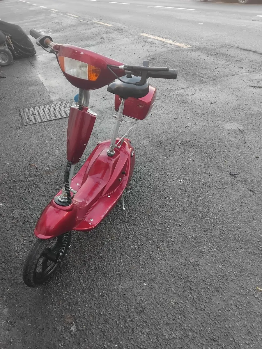 Electric scooter bike read add priced - Image 4