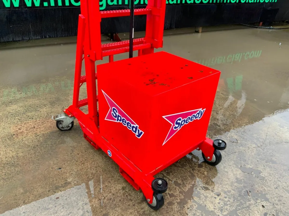 LAING SS130 ACCESS PODIUM PLATFORM.......4758v. - Image 4