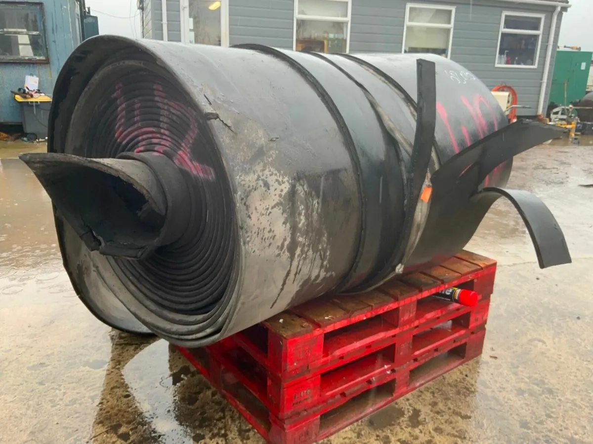 68" WIDE RUBBER CONVEYOR MATTING........412. - Image 3