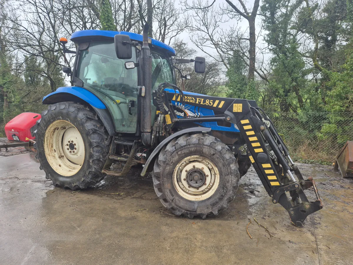 NEW HOLLAND TS100A & FRONT LOADER - Image 1