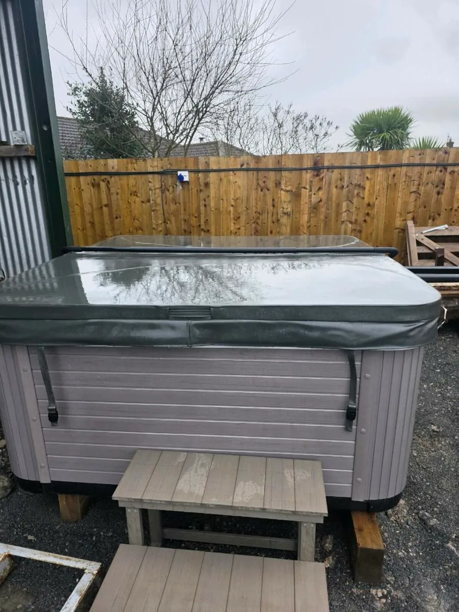 Used hot tubs - Image 4