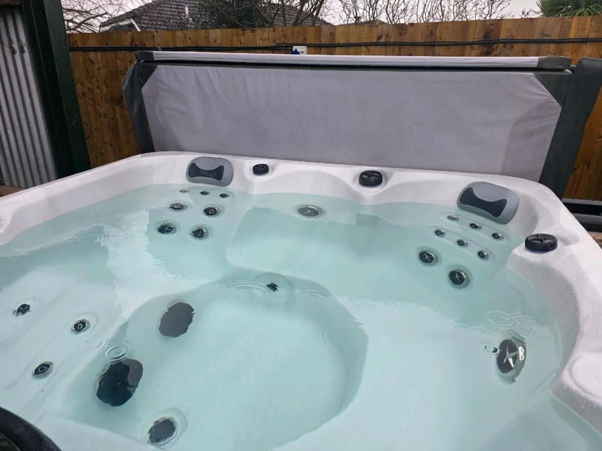 Used hot tubs - Image 2