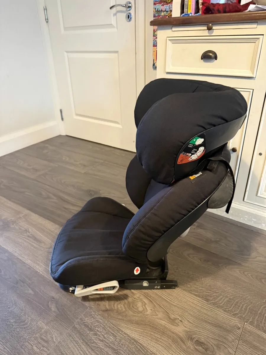 2 BeSafe Car seats Izi Up Fix - Image 2