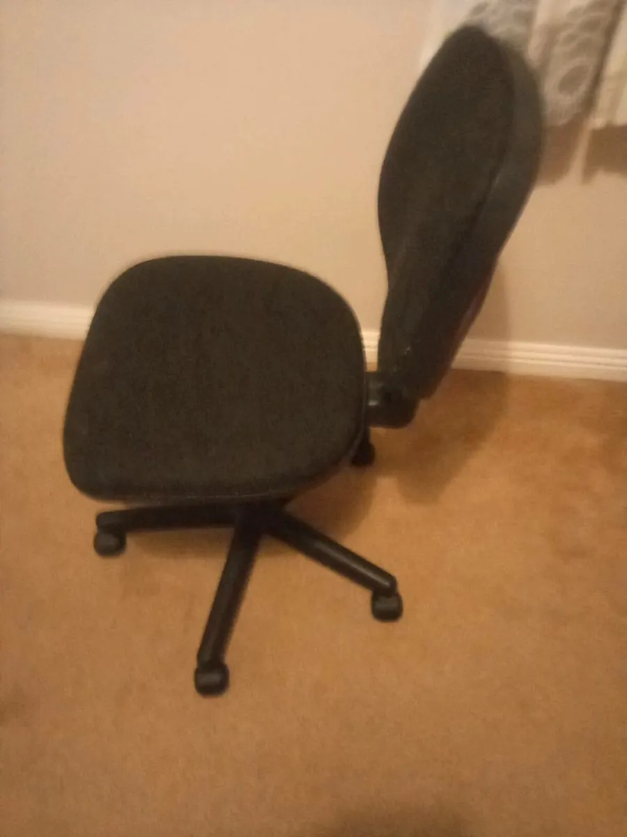 OFFICE.   SWIVEL.  CHAIR. - Image 1