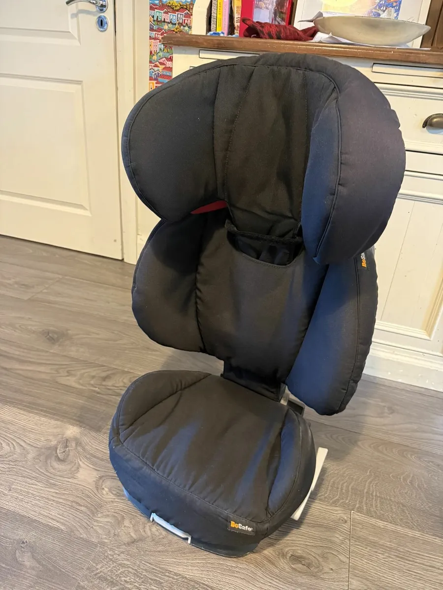 2 BeSafe Car seats Izi Up Fix - Image 1