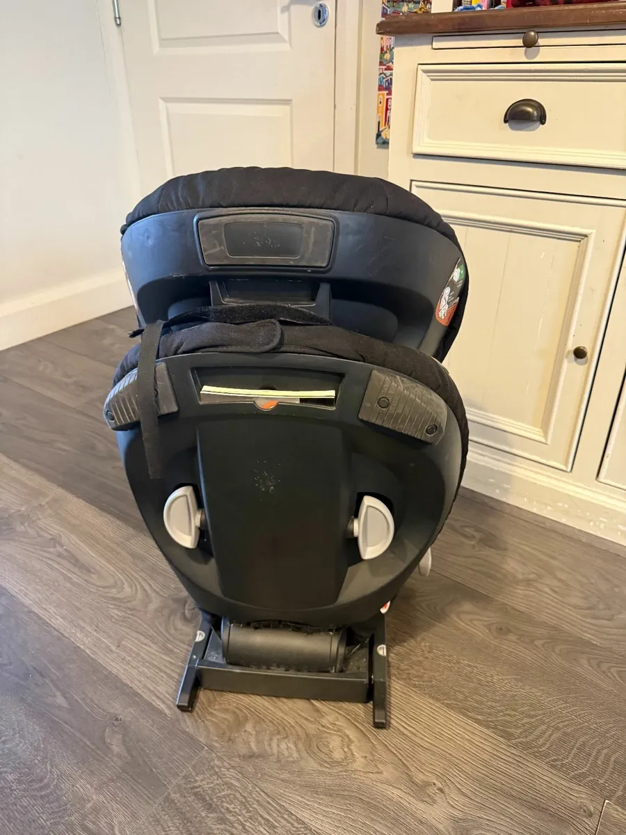 2 BeSafe Car seats Izi Up Fix - Image 3