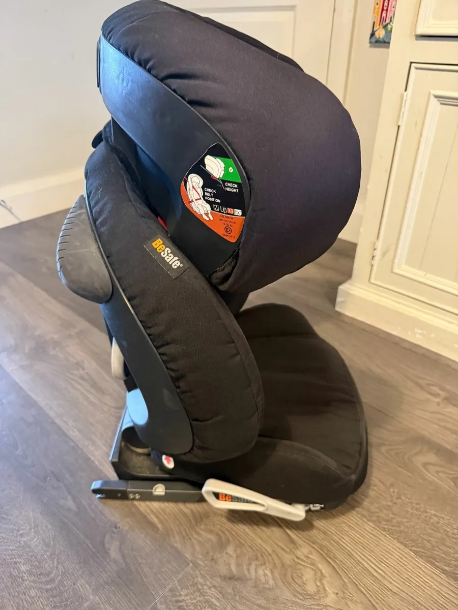 2 BeSafe Car seats Izi Up Fix - Image 4