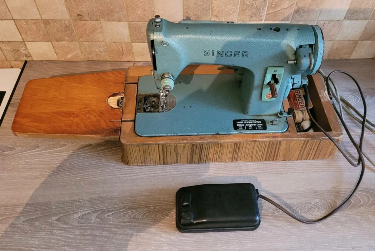 Vintage Sewing Machine - Image 1