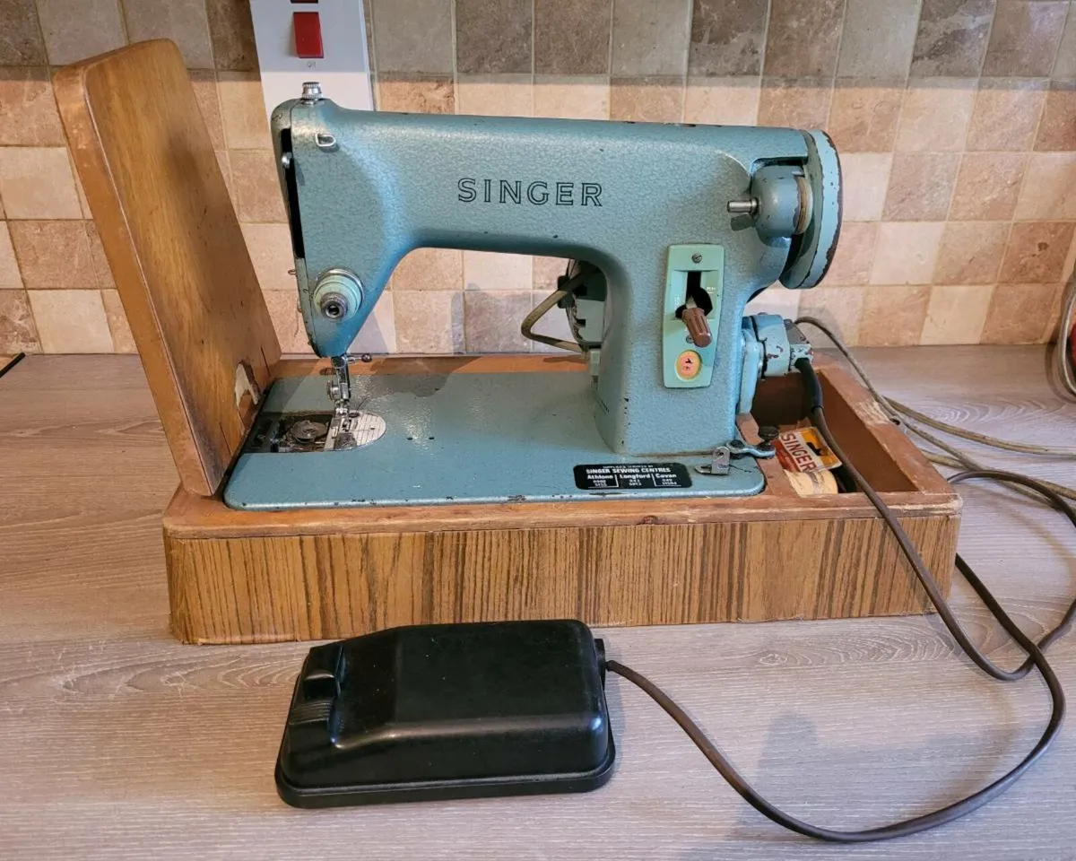 Vintage Sewing Machine - Image 2