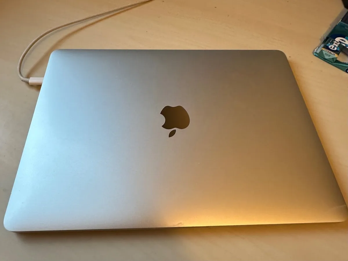 Apple MacBook Pro - Image 2