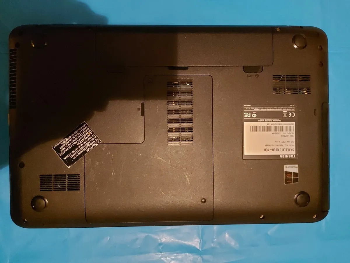 Toshiba Satellite C850-1C0, 15.6 inch laptop, 4GB - Image 3