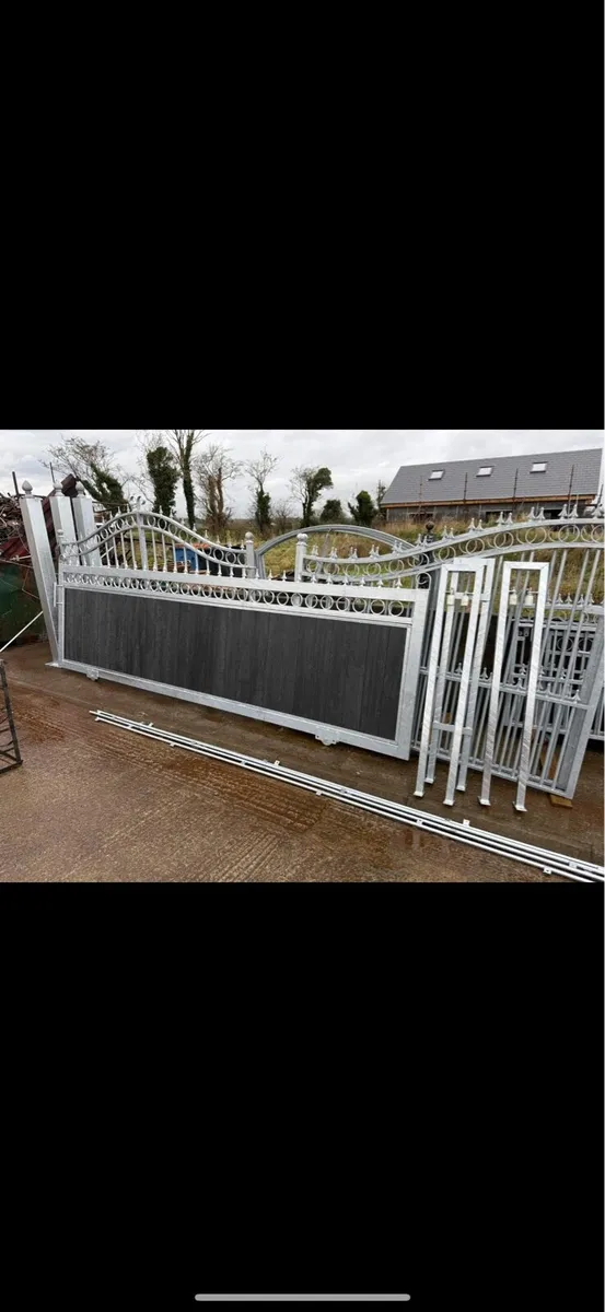 Sliding/roller gates on sale - Image 1