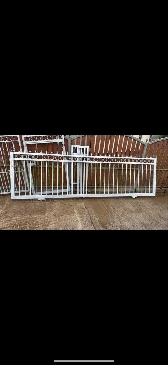 Sliding/roller gates on sale - Image 2