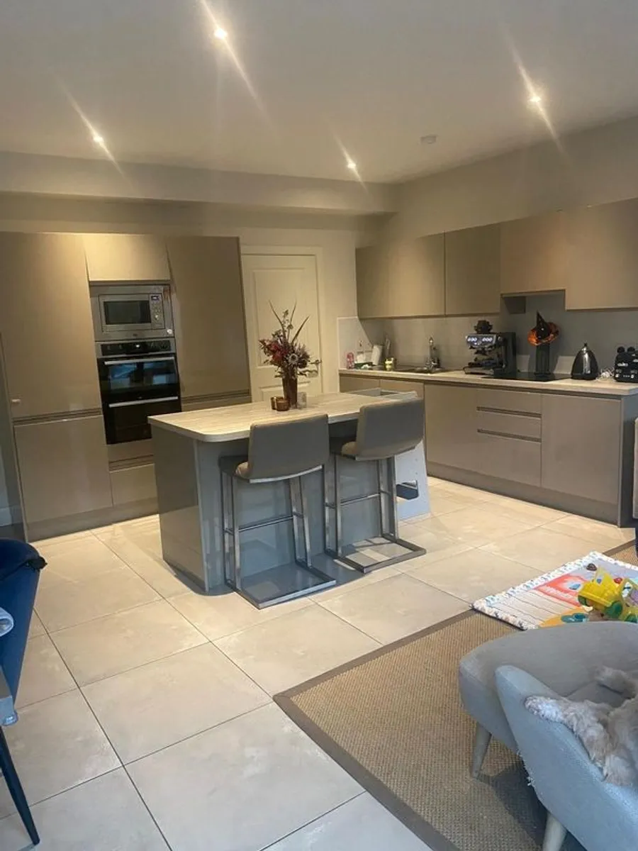 High Quality Gloss Handleless Kitchen Doors & Drawer Fronts - MDF