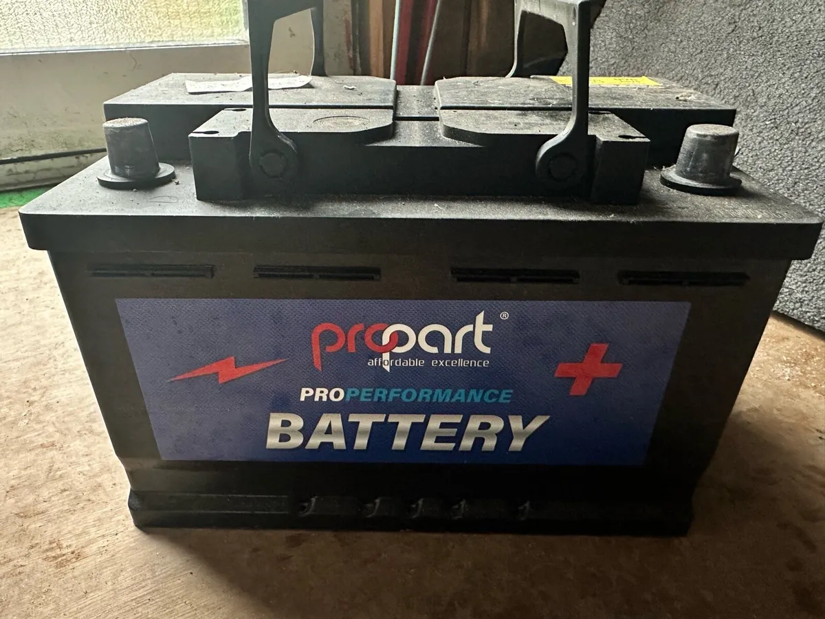 Car battery - Image 1