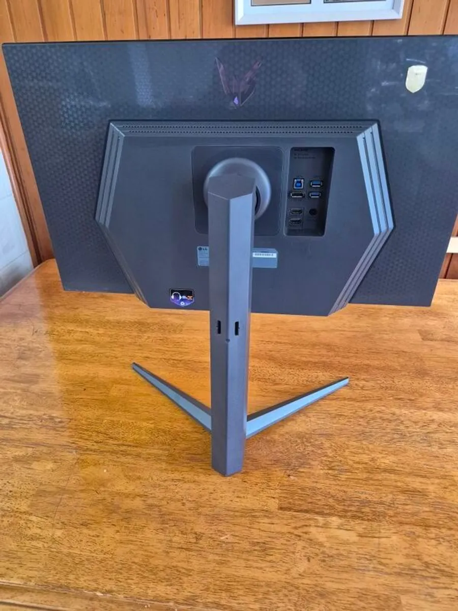 LG 4k gaming monitor - Image 3