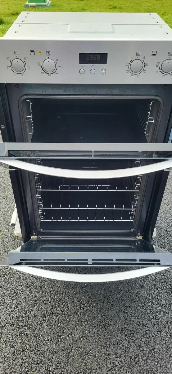 Zanussi hob and oven - Image 2