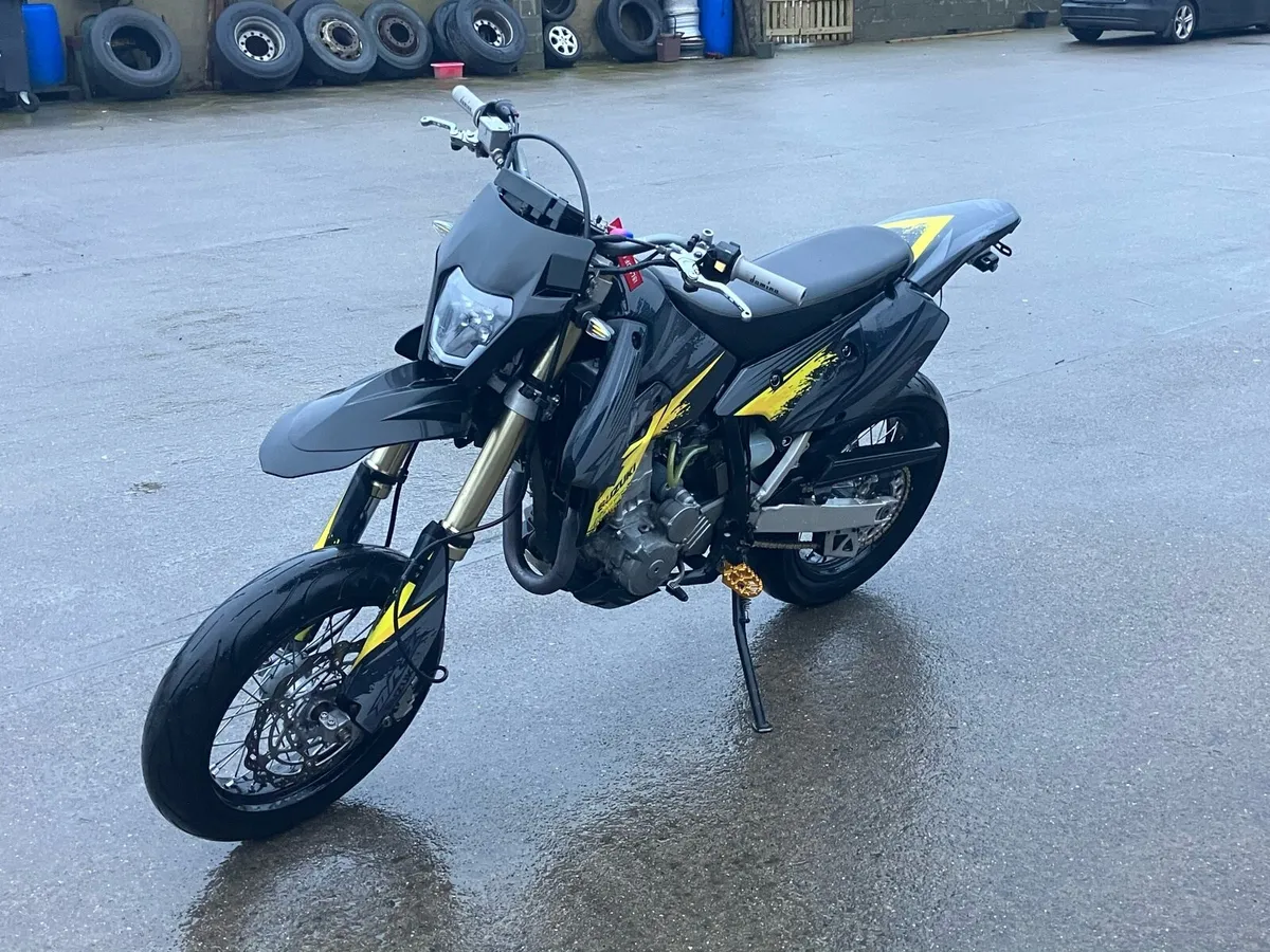 Suzuki DRZ 400 Supermoto 2005 - Image 1