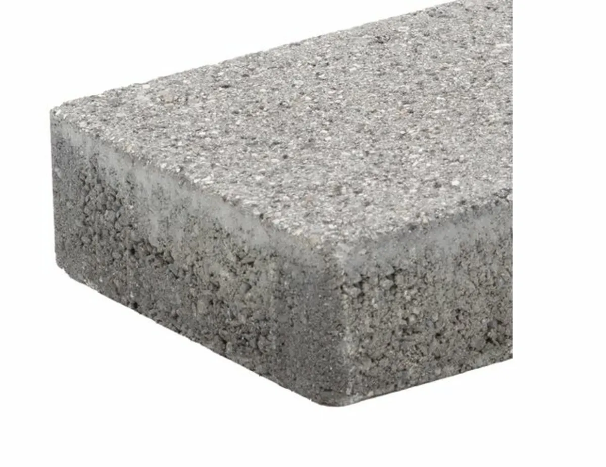 Corrib Black Granite 210x170x50mm Job lot - 9m2 - Image 3