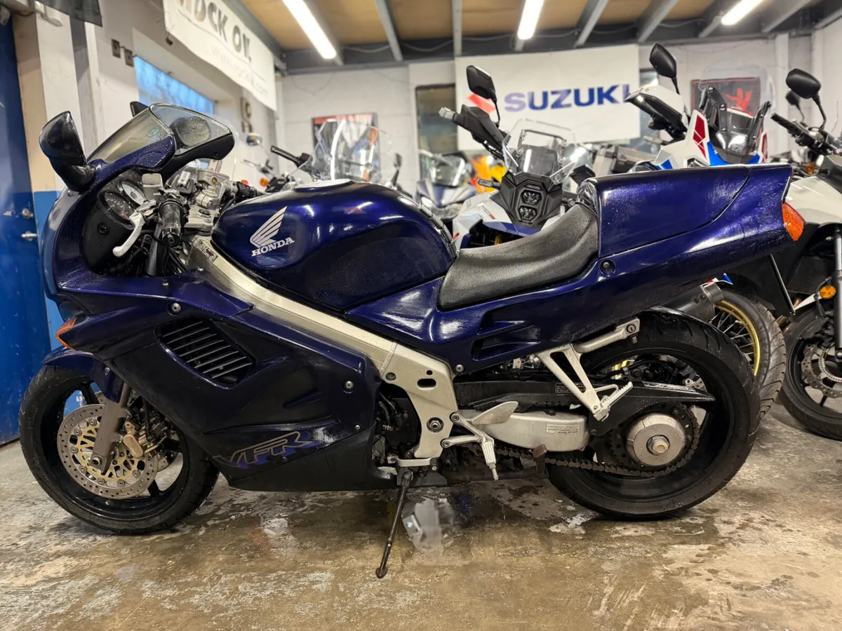1997 Honda VFR750 - Image 4