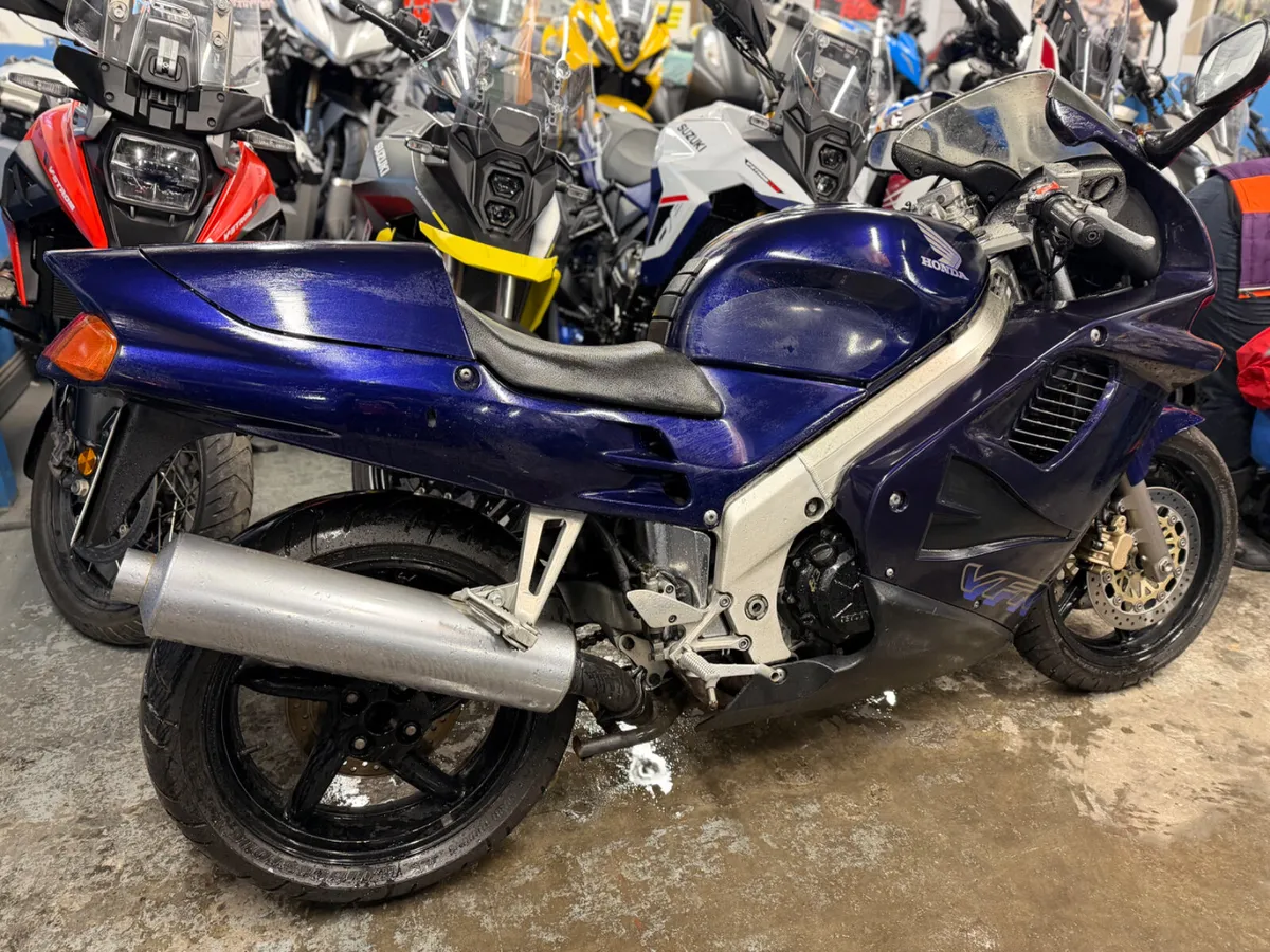 1997 Honda VFR750 - Image 3