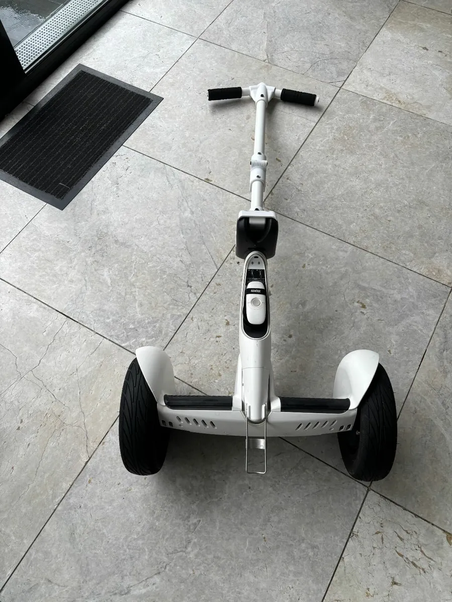 Like new Xiaomi Scooter Ninebot Plus N4M340 - Image 3