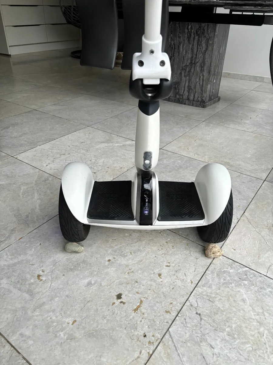 Like new Xiaomi Scooter Ninebot Plus N4M340 - Image 4