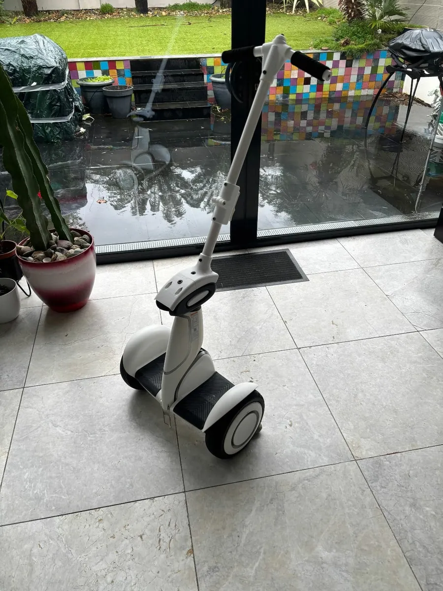Like new Xiaomi Scooter Ninebot Plus N4M340 - Image 1