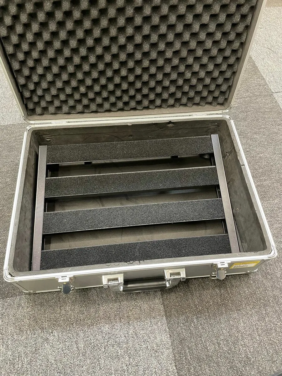 Harley Benton pedalboard + hard case - Image 1