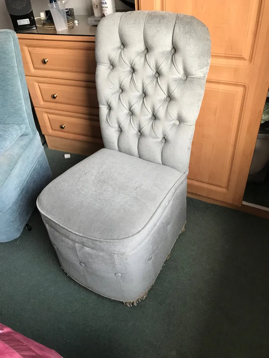 Bedroom chairs - Image 2