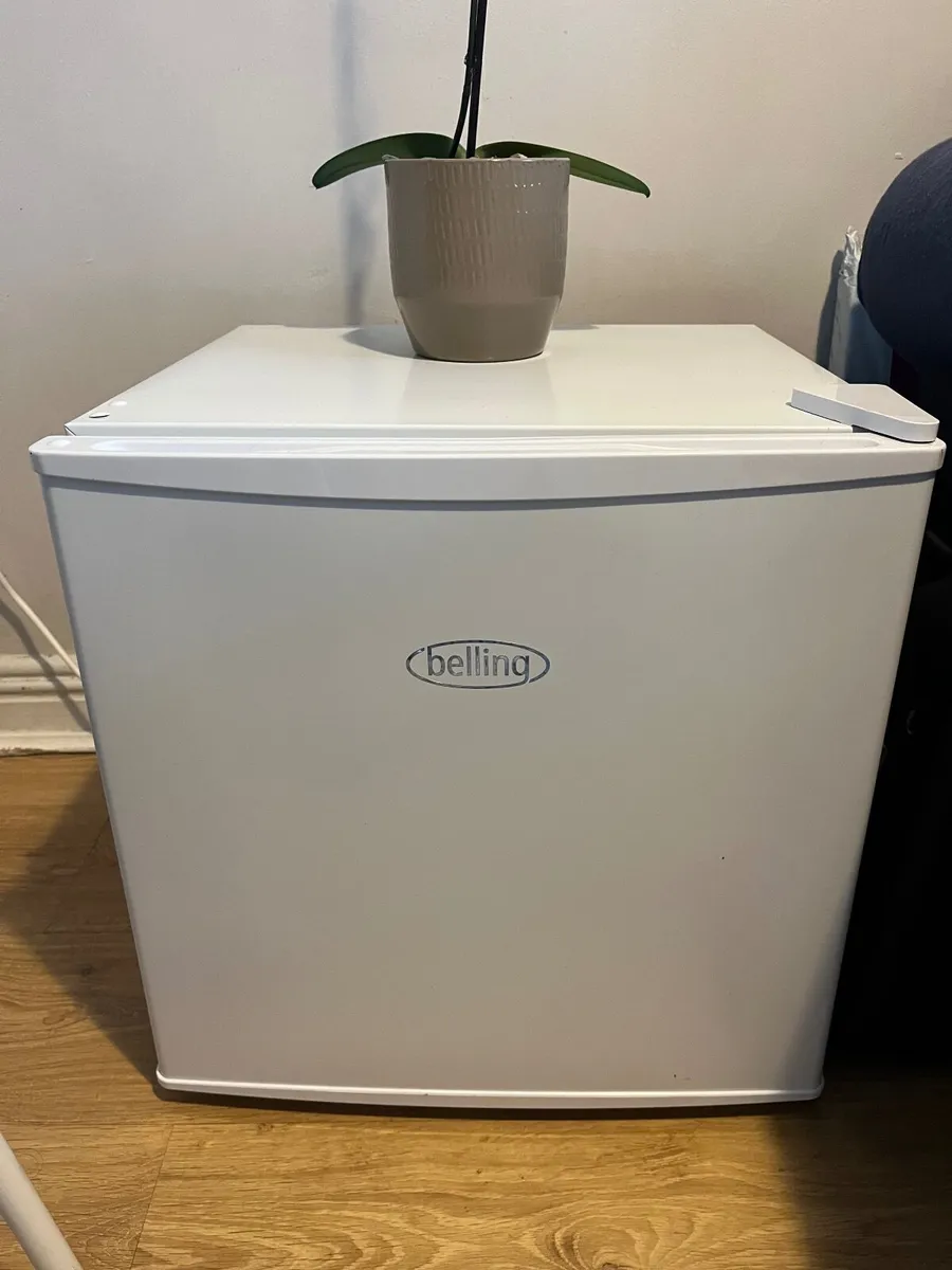 Belling under counter freezer - Image 1