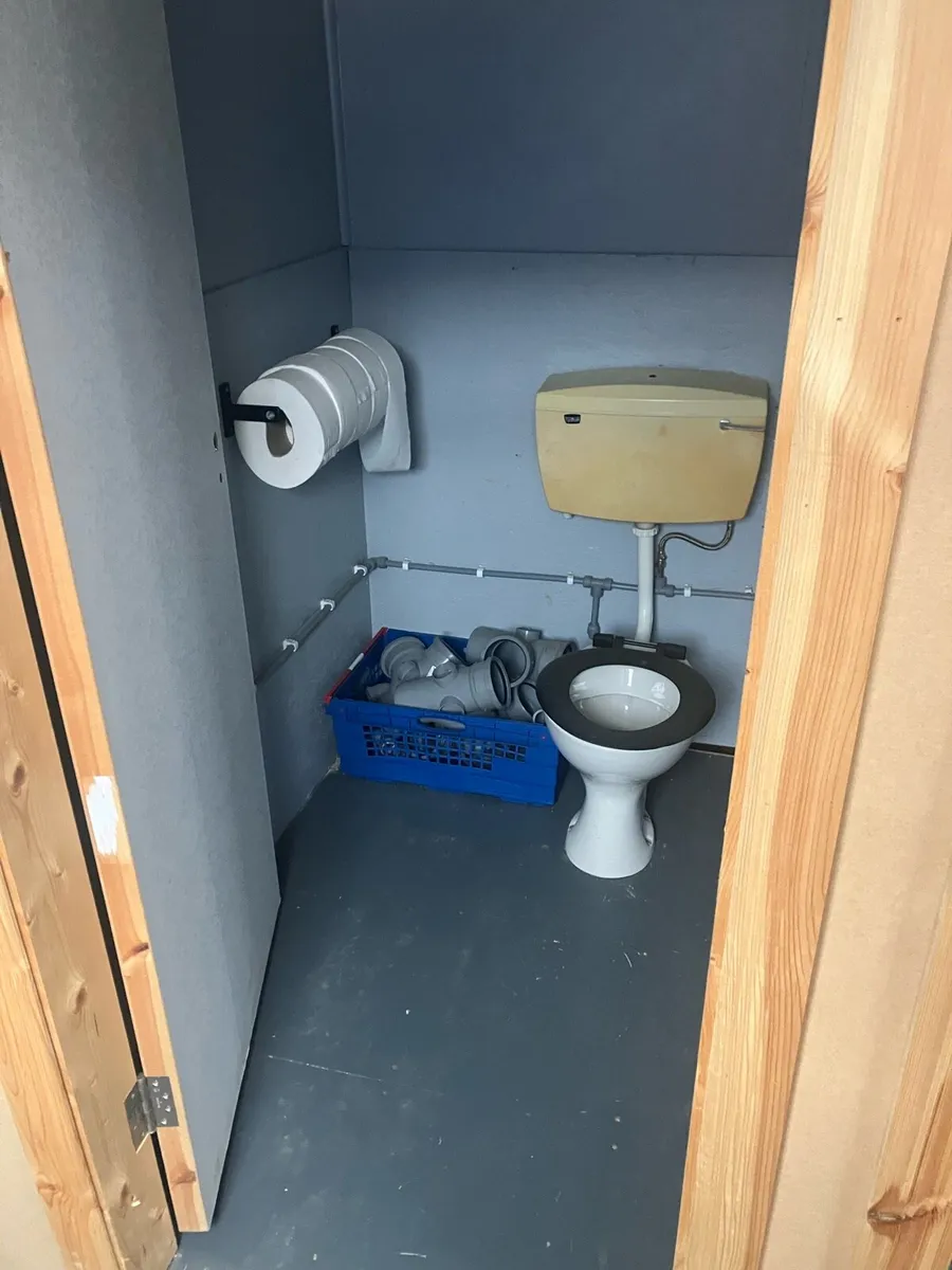 Mobile toilet block - Image 4
