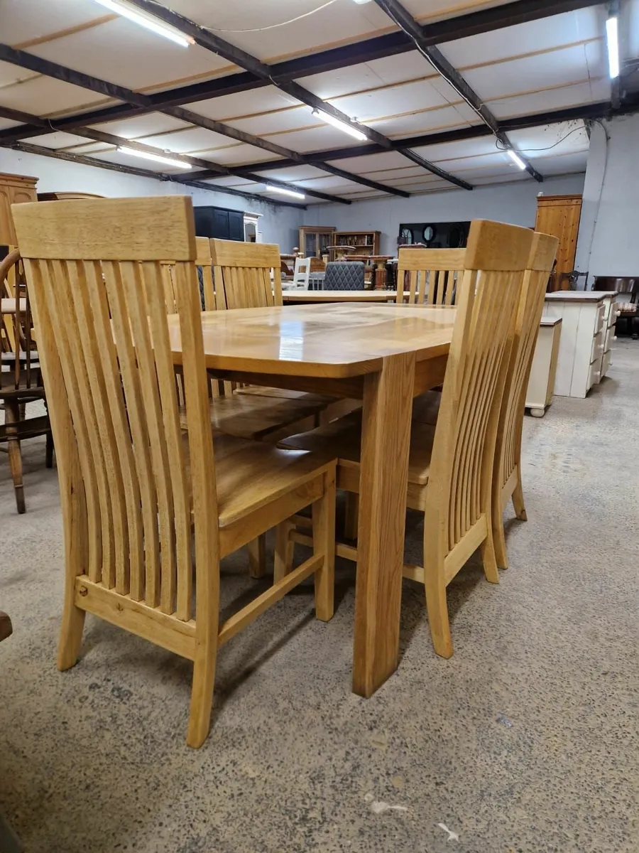 Solid light oak table, 6 chairs - Image 4