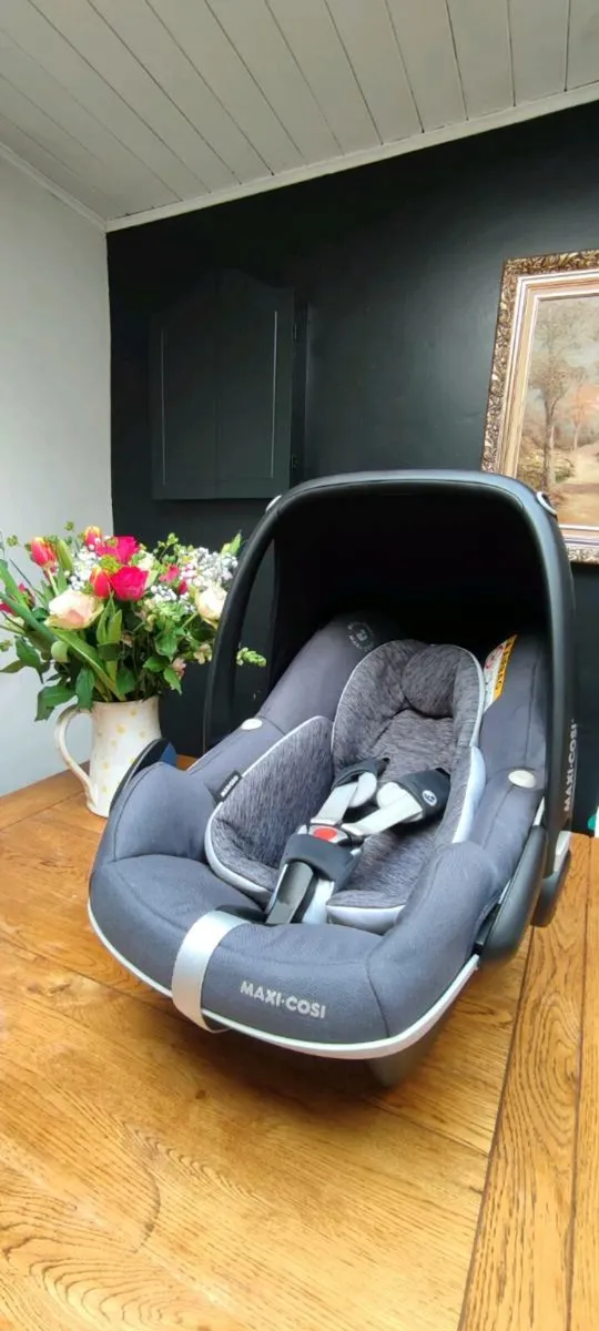 Maxi Cosi baby items - Image 1
