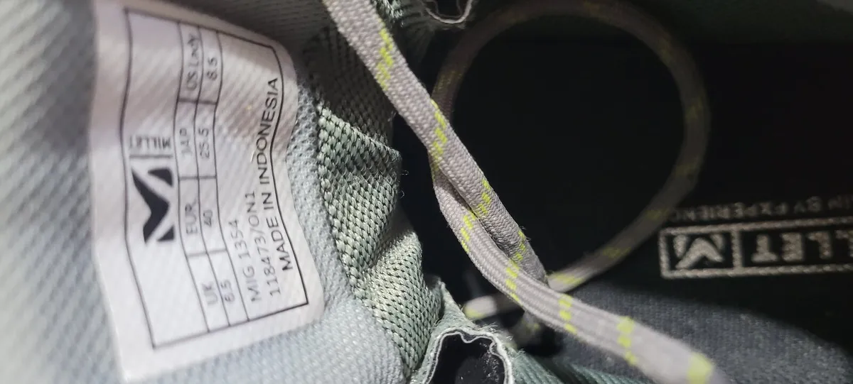 Hiking boots - Image 2