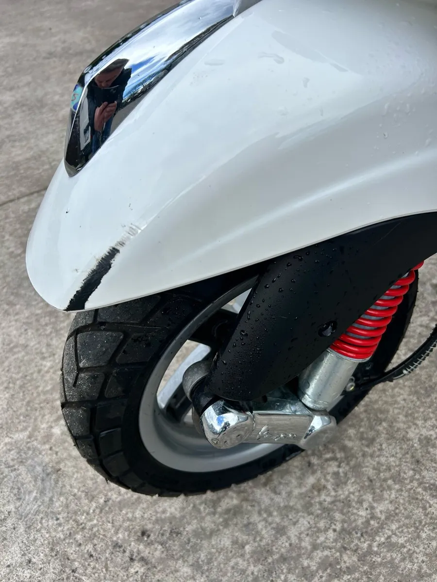 2010 Vespa S50 with 245 km - Image 4
