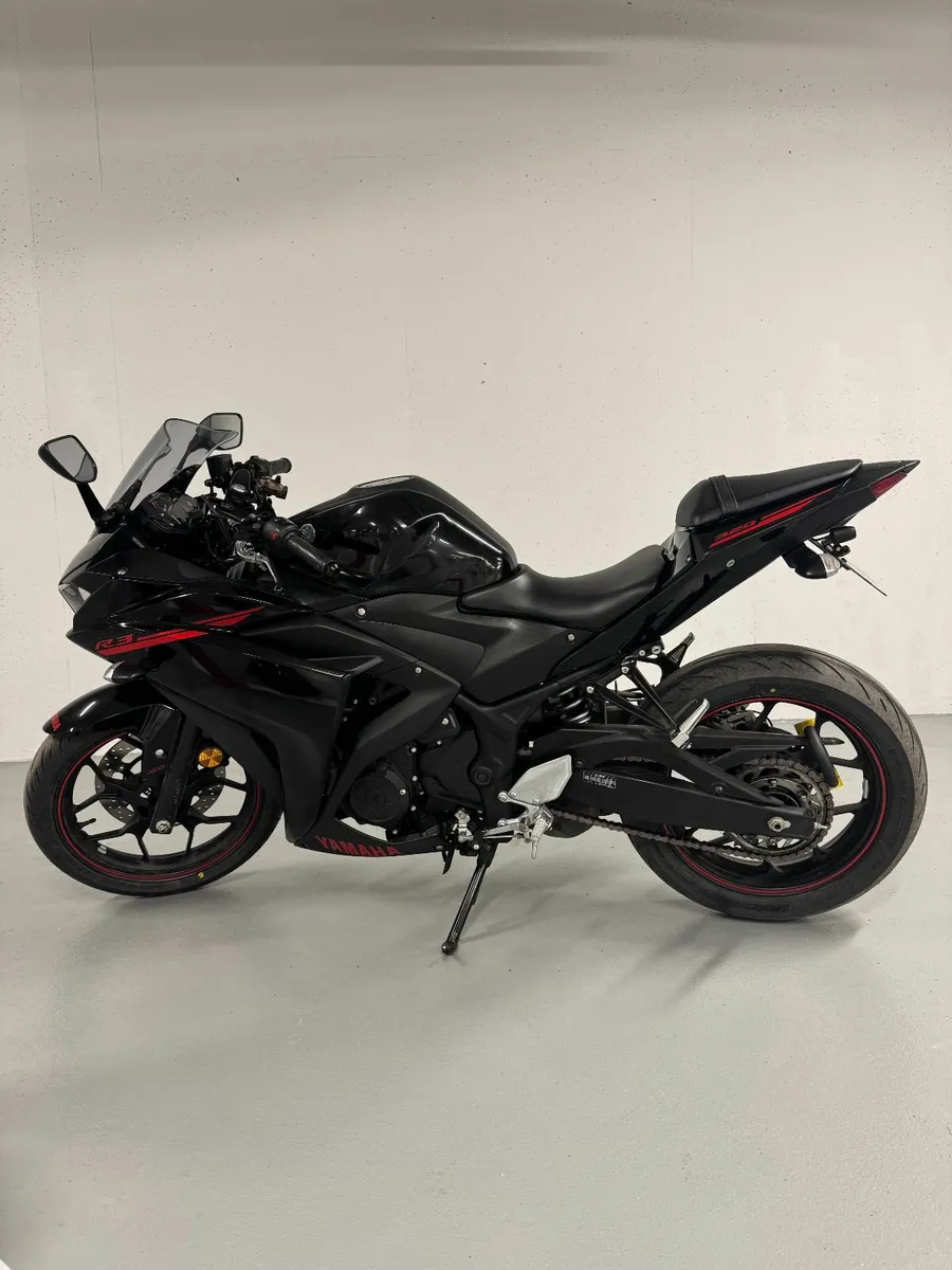 YAMAHA R3 2015 - Image 1