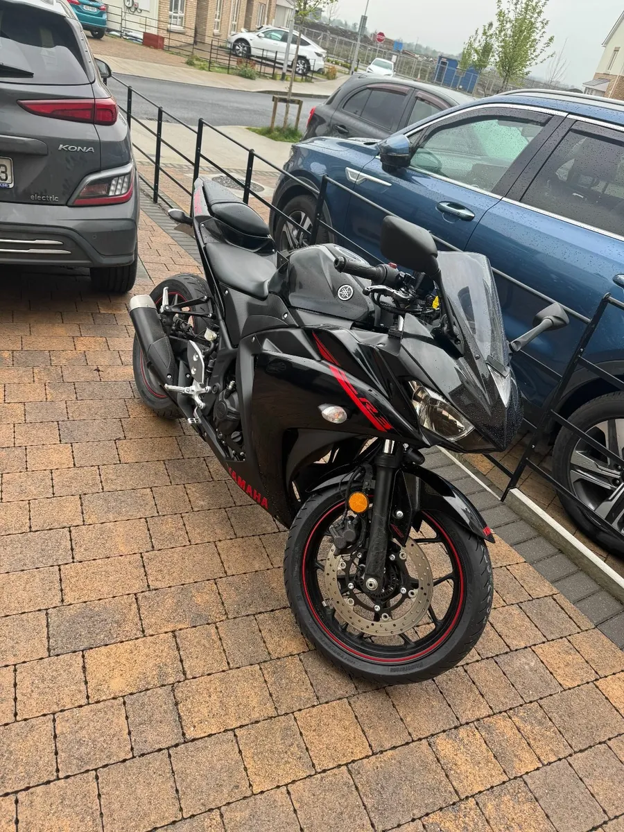 YAMAHA R3 2015 - Image 4