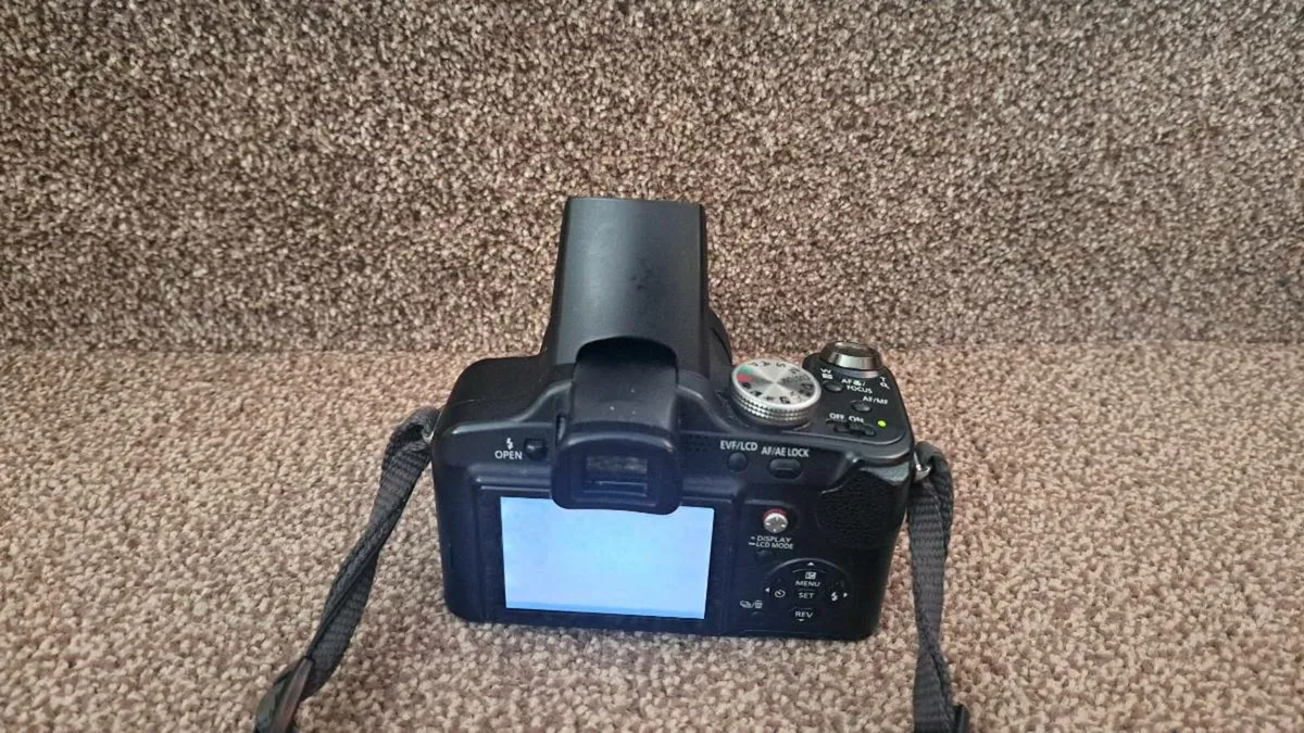 Panasonic Lumix DMC-FZ18 - Image 2