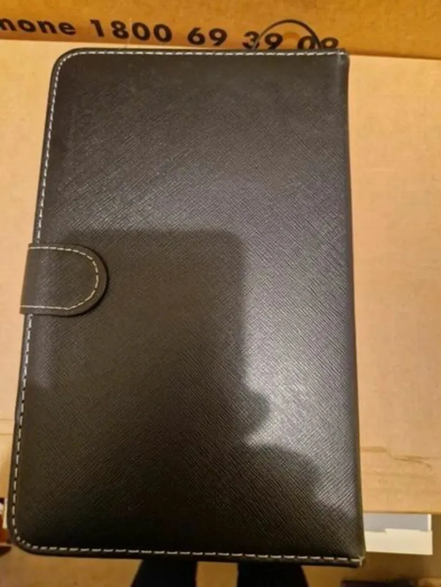 NEW Tablet Case with USB Keyboard and Stand - Image 3