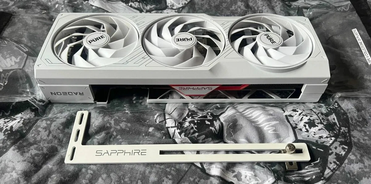 SAPPHIRE PURE AMD Radeon RX 7800 XT 16GB GDDR6 - Image 3