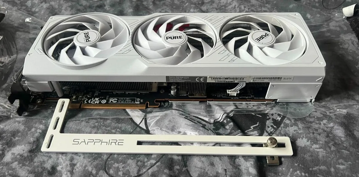 SAPPHIRE PURE AMD Radeon RX 7800 XT 16GB GDDR6 - Image 4