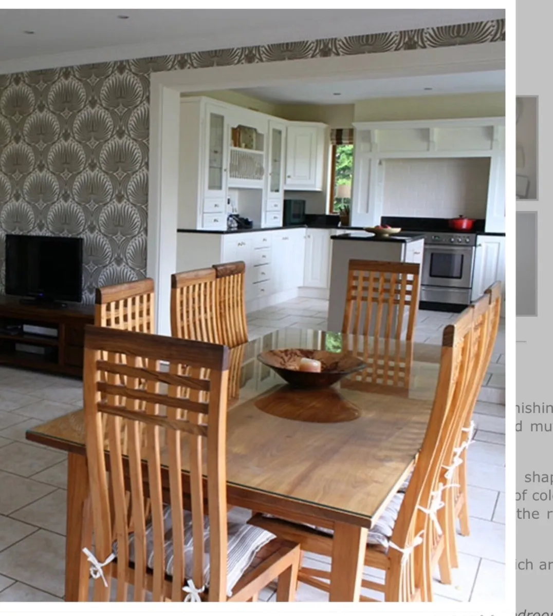 Table and eight chairs - Image 1