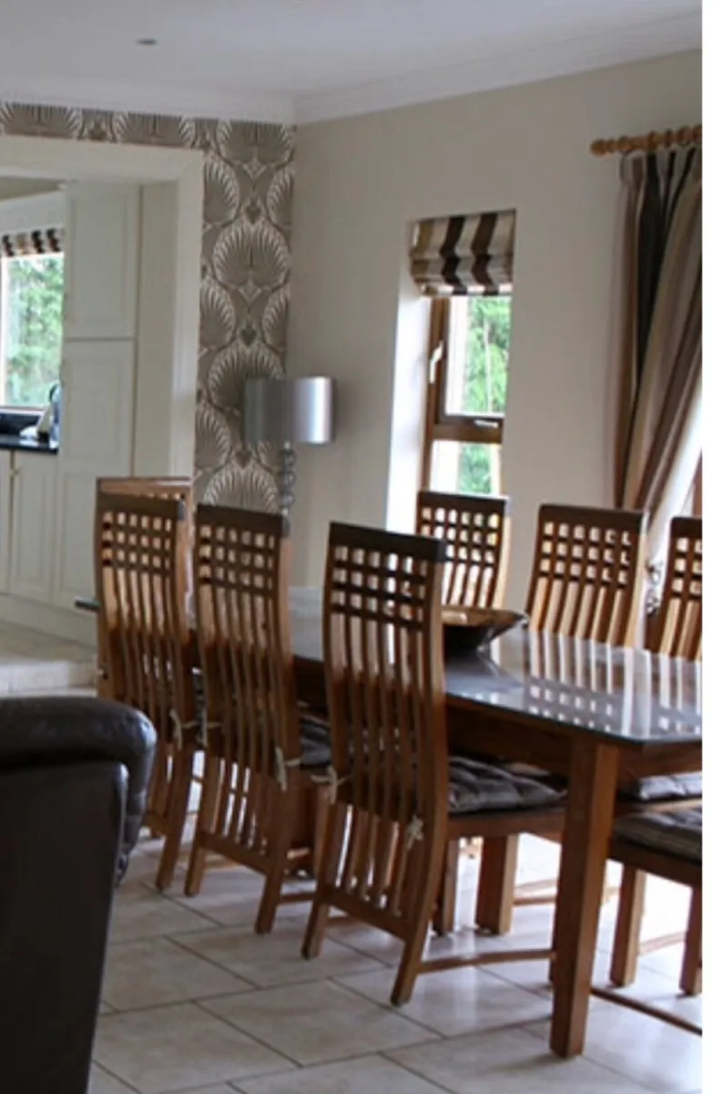 Table and eight chairs - Image 2