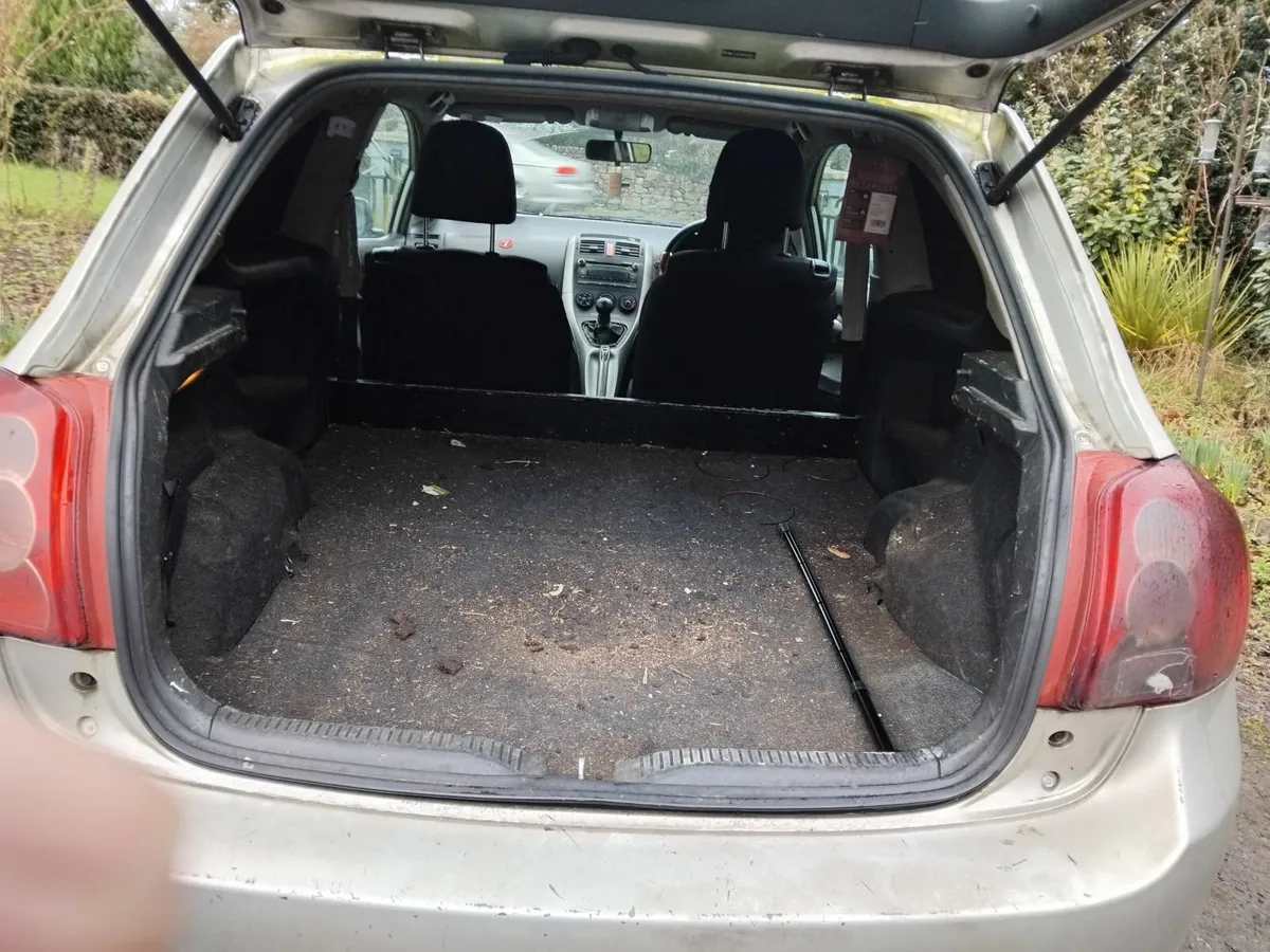 Toyota auris - Image 2