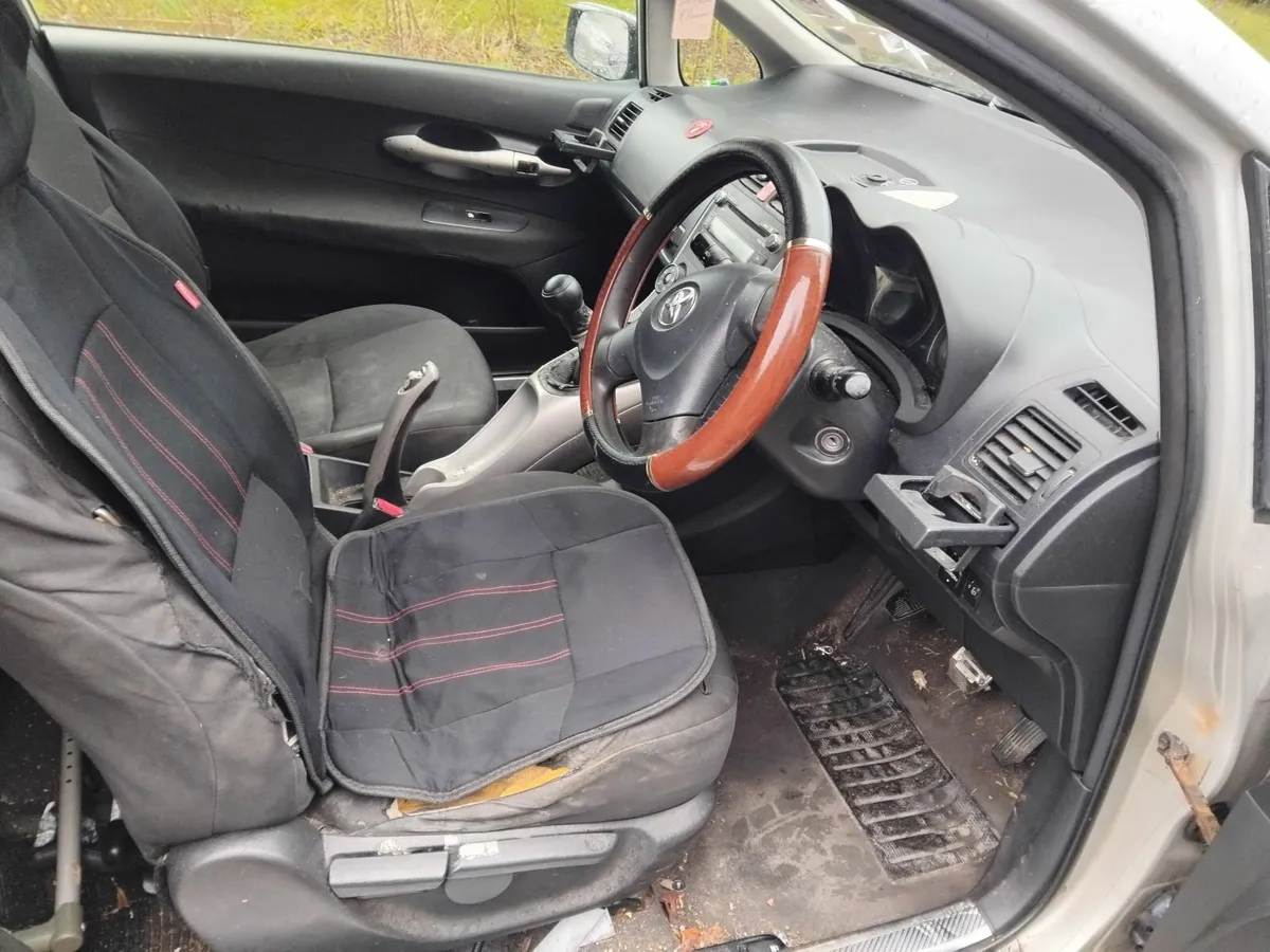 Toyota auris - Image 4