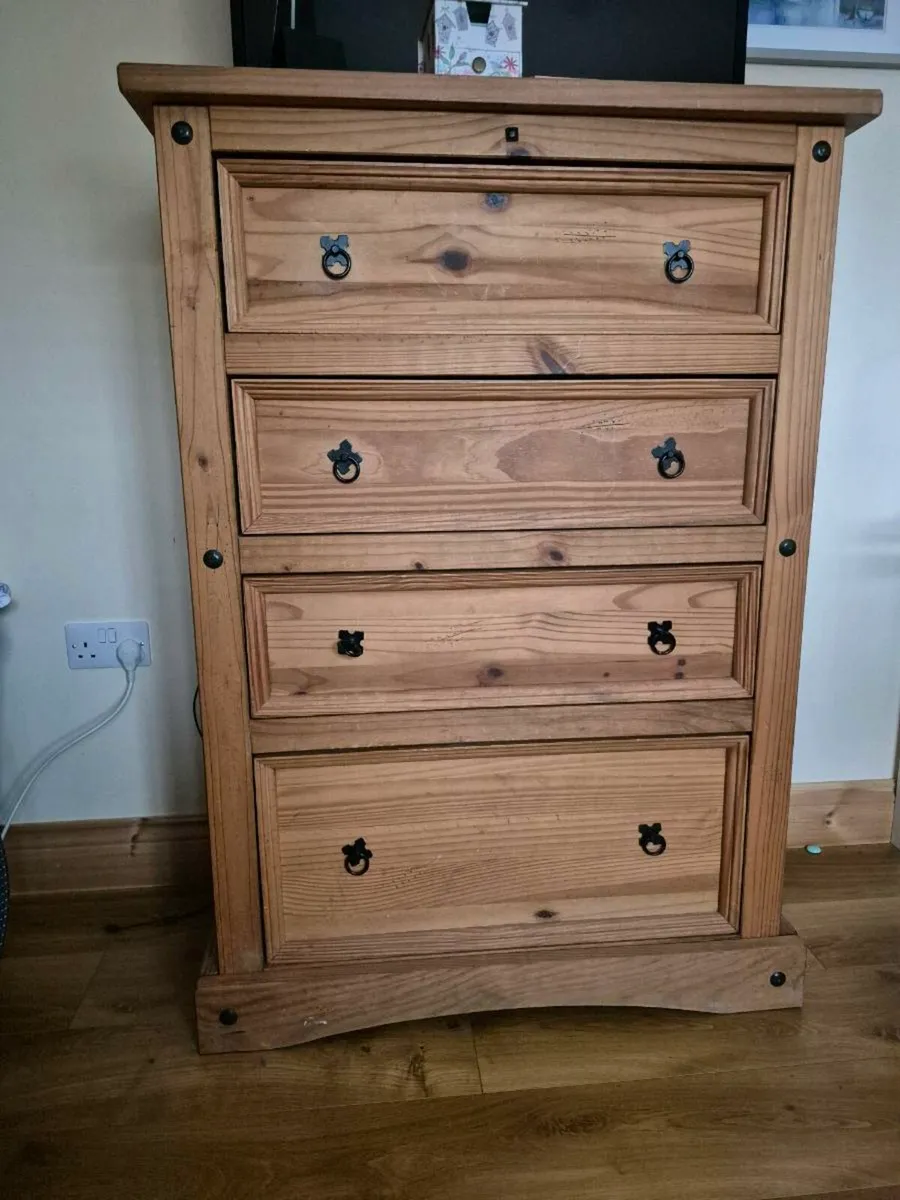Chest of drawers and a wardrobe - Image 3