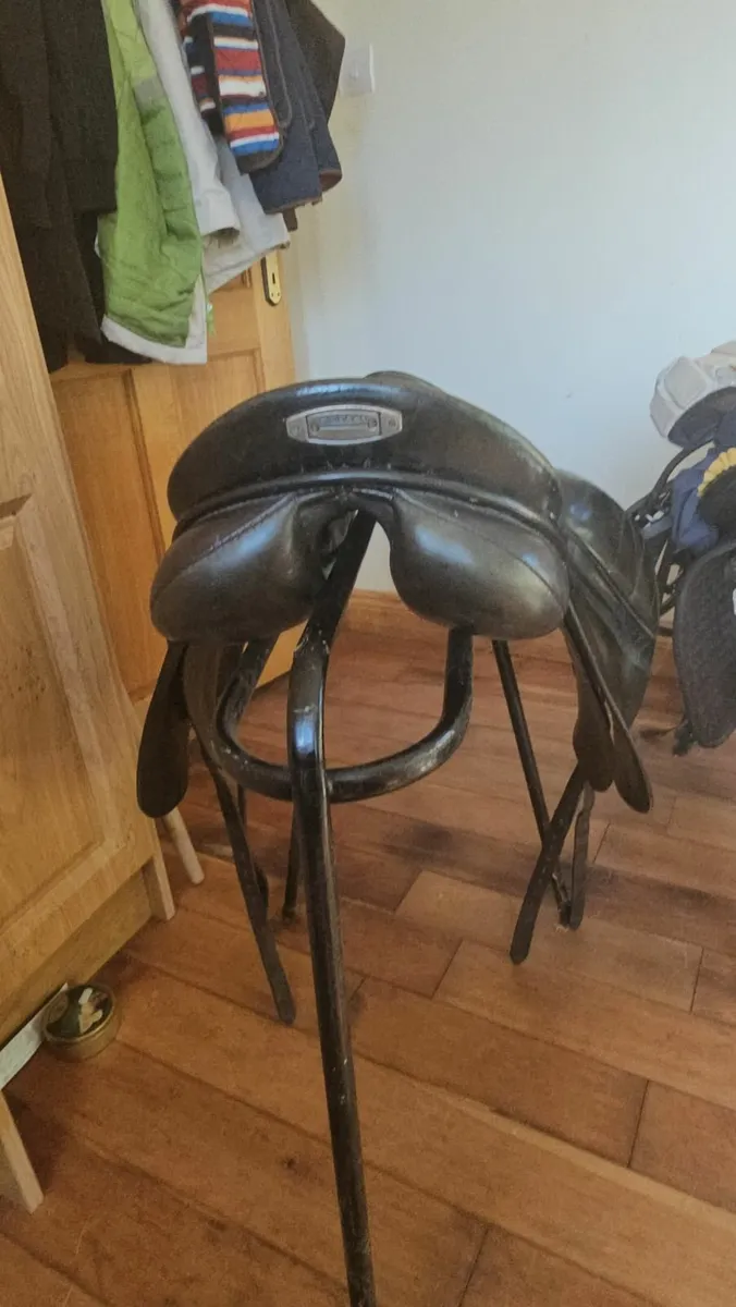 STUBEN DL DRESSAGE SADDLE - Image 1