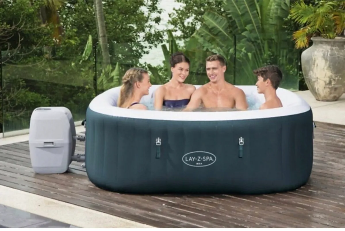 Lay-Z-Spa Ibiza AirJet™ Hot Tub (4–6 Person) - Image 2