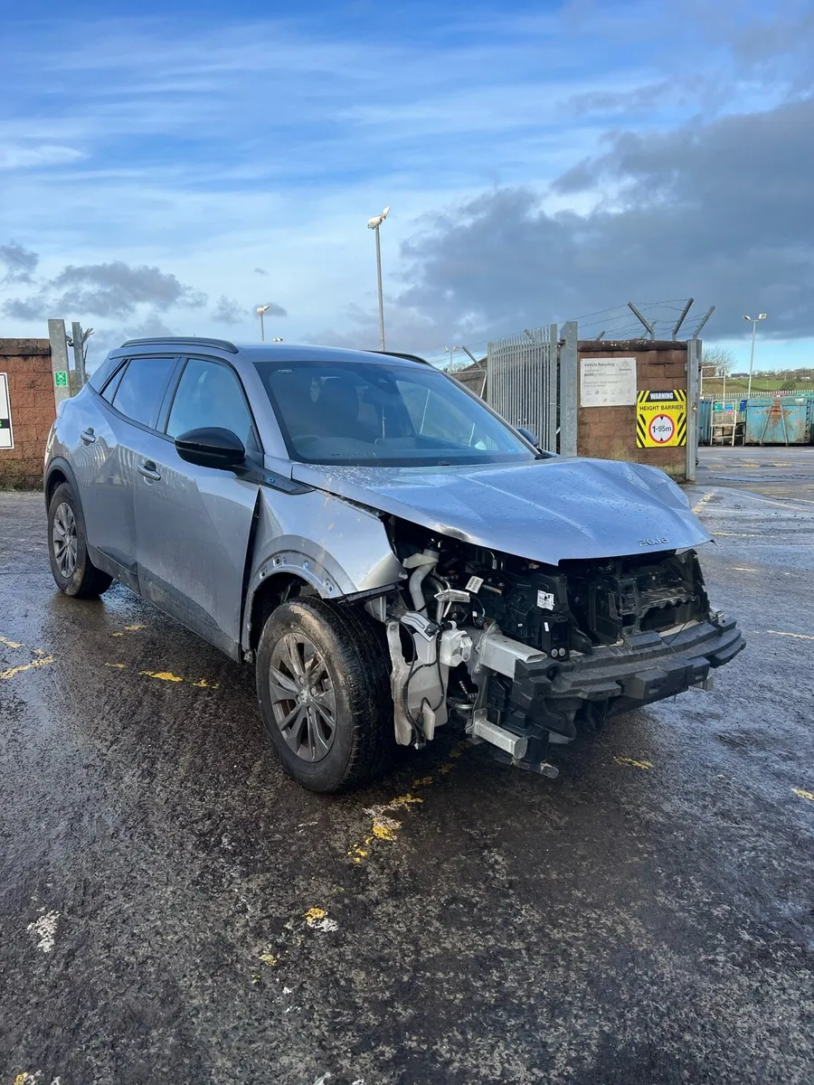 2023 Puegeot E-2008 50kwh. Damaged salvage - Image 1